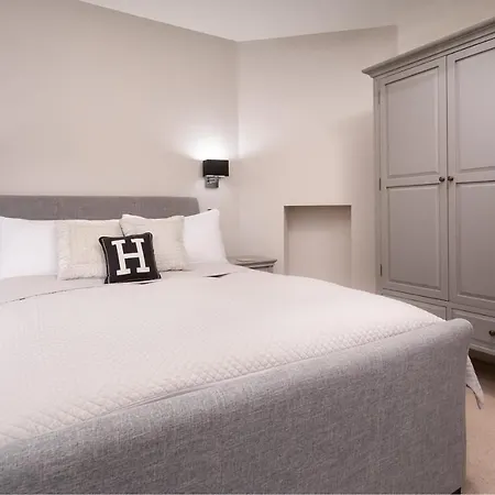 Foxrock * Windermere